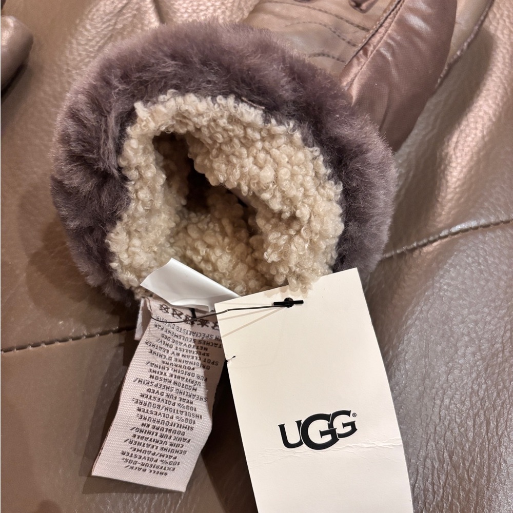 Brand New UGG Brown Quilted Gloves with Fur Trim Size L/XL - Picture 2 of 6
